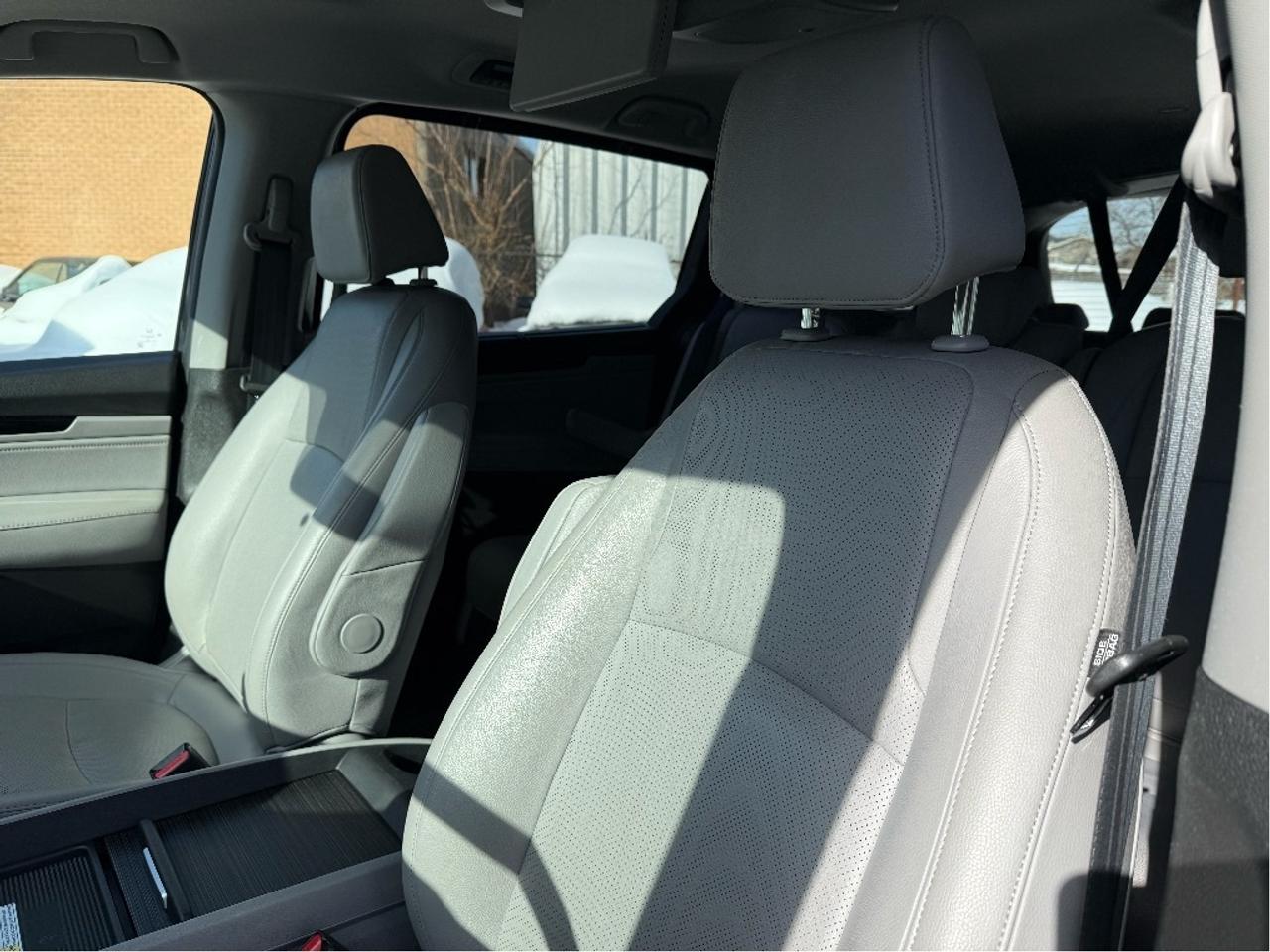 2018 Honda Odyssey Touring 8Seater DVD Player Nav CleanCarfax Loaded Photo