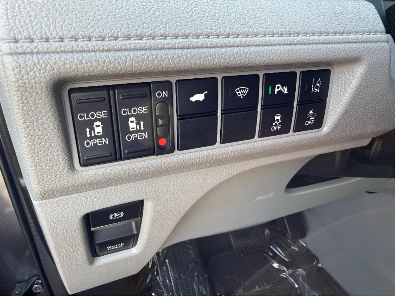 2018 Honda Odyssey Touring 8Seater DVD Player Nav CleanCarfax Loaded Photo