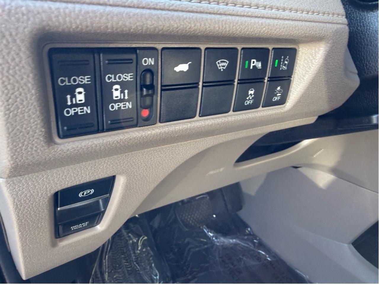 2018 Honda Odyssey Touring 8Seater DVD Player Nav CleanCarfax Loaded Photo