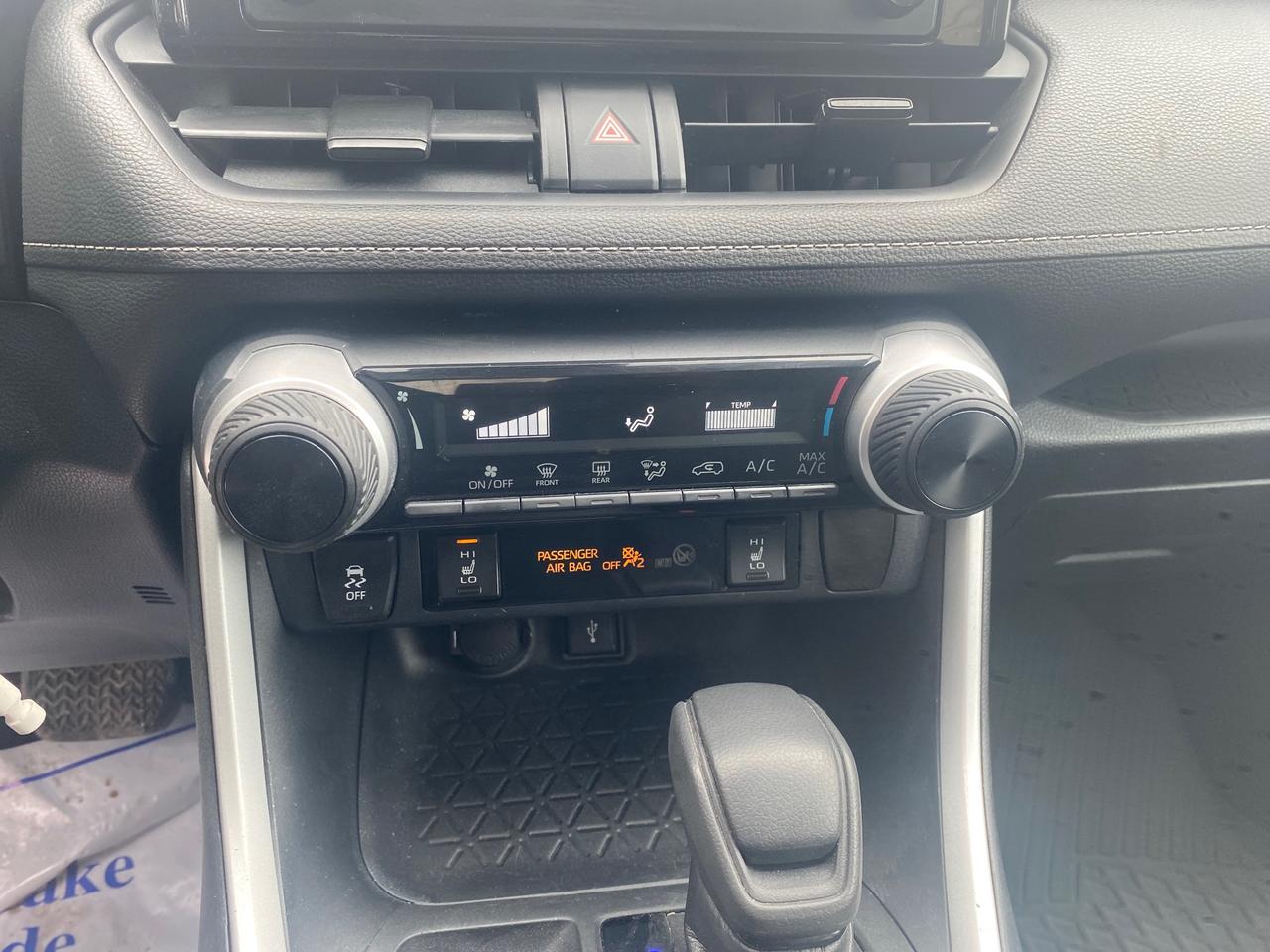 2020 Toyota RAV4 LE 4dr All-wheel Drive Photo