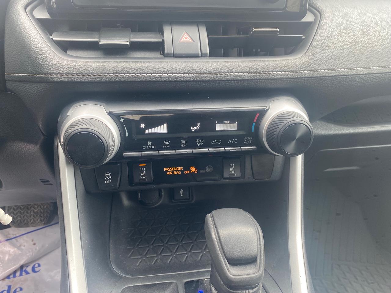 2020 Toyota RAV4 LE 4dr All-wheel Drive Photo