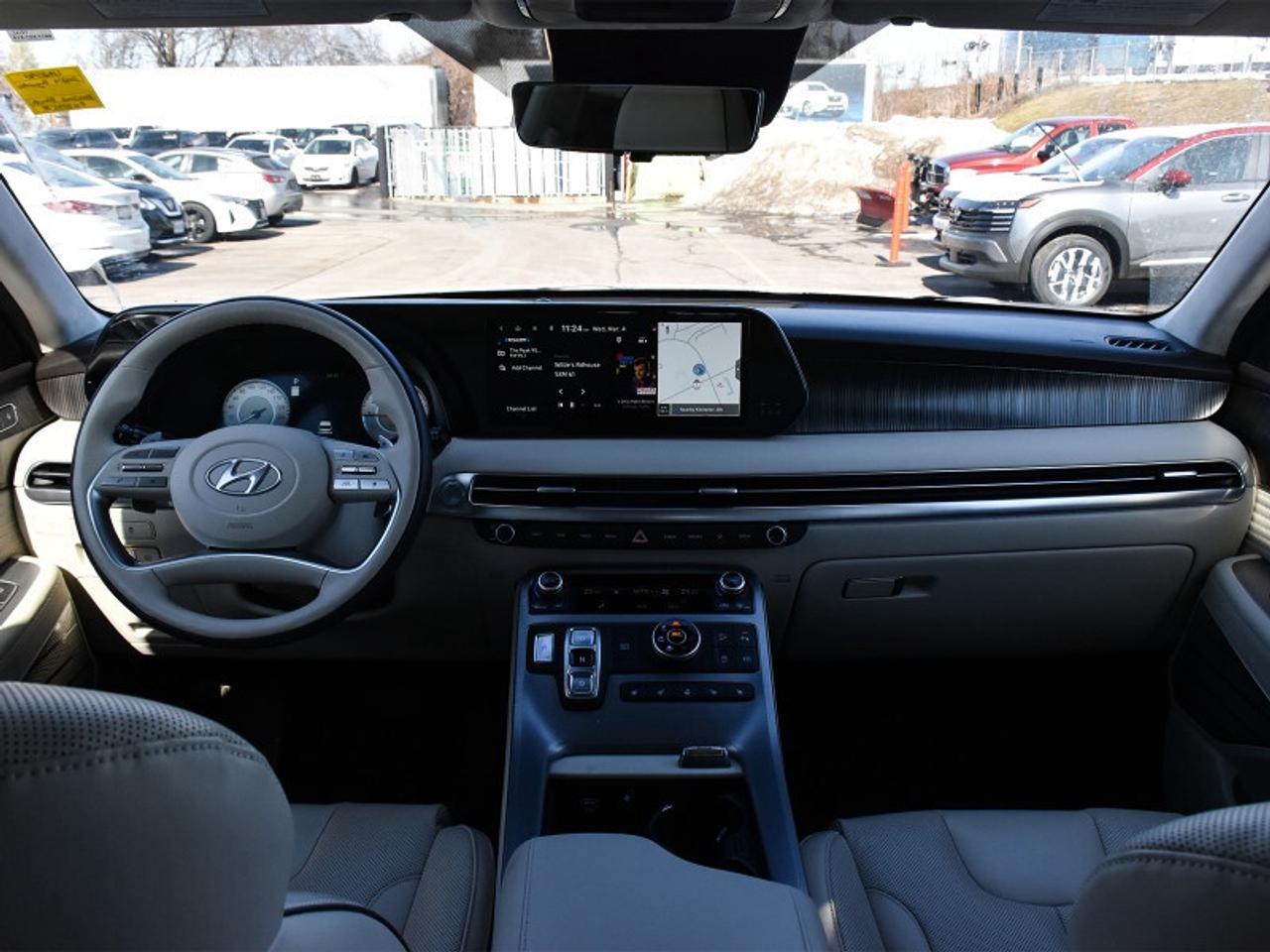 2024 Hyundai PALISADE Ultimate Calligraphy w/Beige AWD--Captain Chair  N Photo