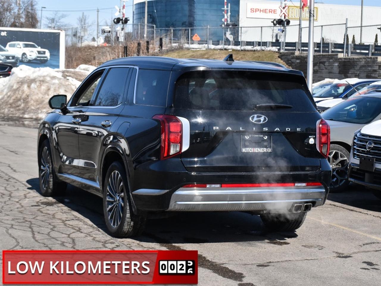 2024 Hyundai PALISADE Ultimate Calligraphy w/Beige AWD--Captain Chair  N Photo