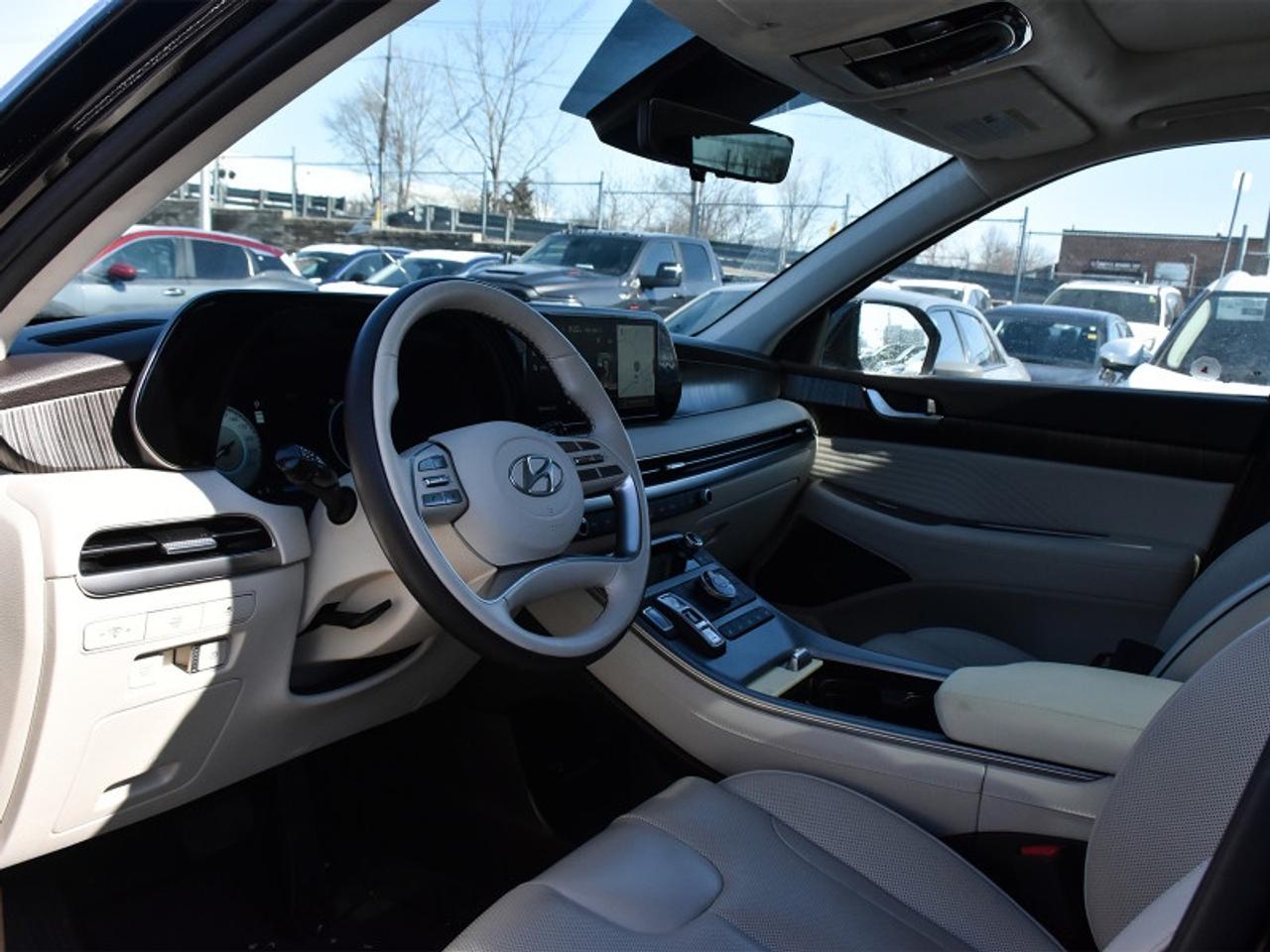 2024 Hyundai PALISADE Ultimate Calligraphy w/Beige AWD--Captain Chair  N Photo