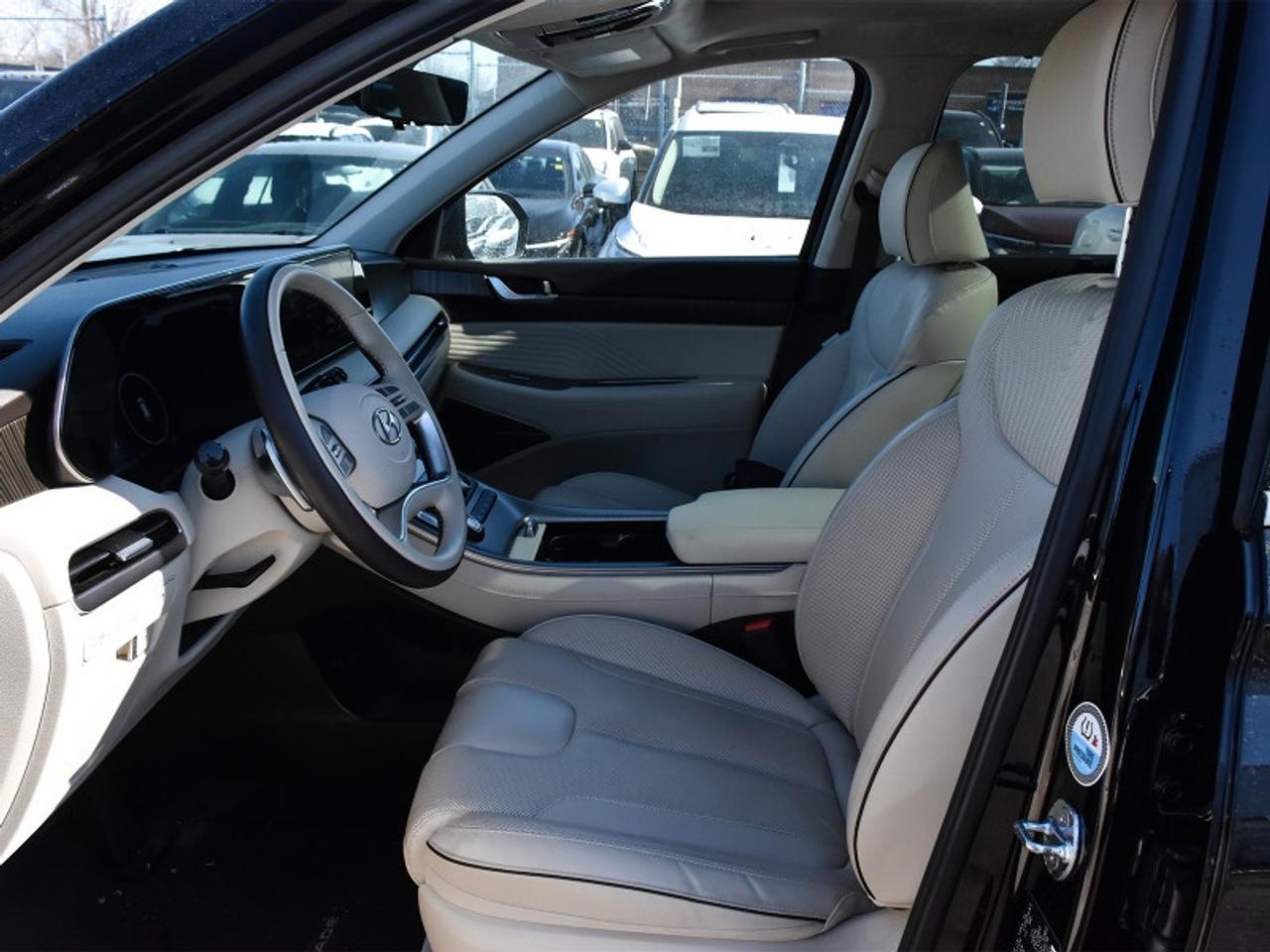 2024 Hyundai PALISADE Ultimate Calligraphy w/Beige AWD--Captain Chair  N Photo