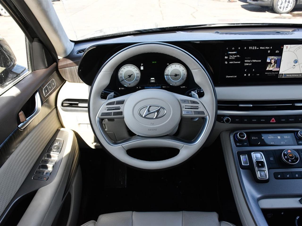 2024 Hyundai PALISADE Ultimate Calligraphy w/Beige AWD--Captain Chair  N Photo