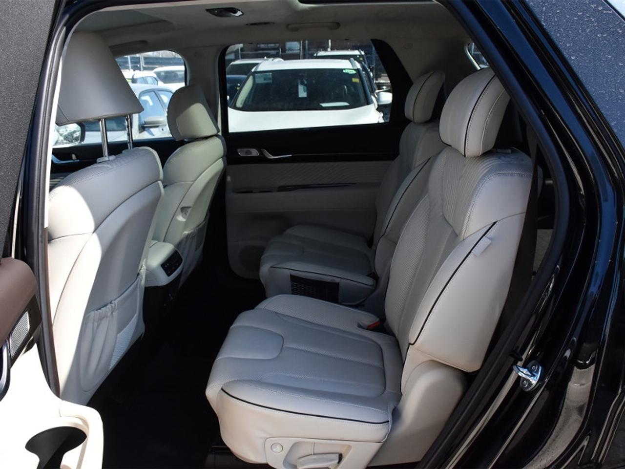 2024 Hyundai PALISADE Ultimate Calligraphy w/Beige AWD--Captain Chair  N Photo