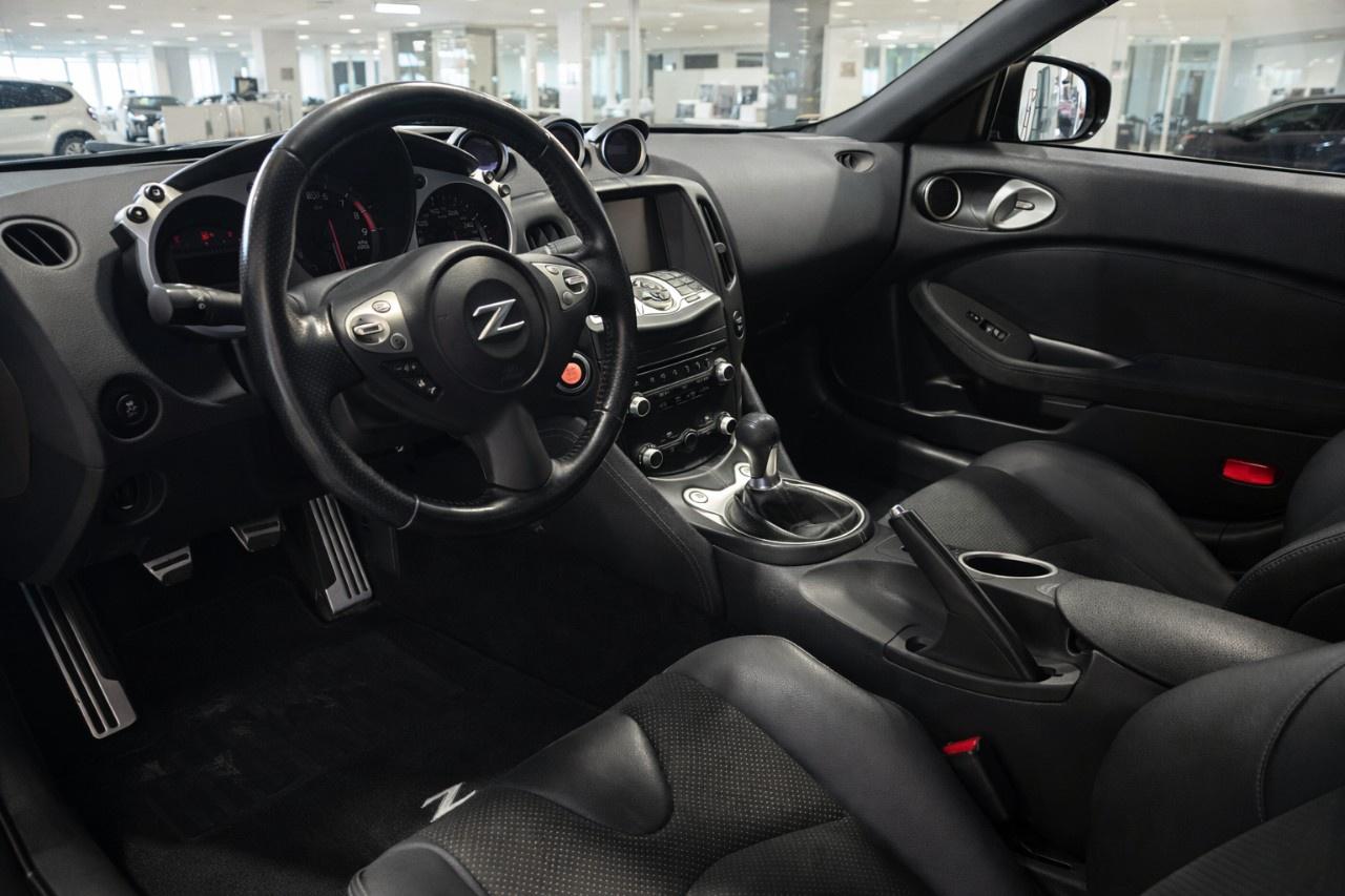 2018 Nissan 370Z Coupe Touring Sport Manual Photo