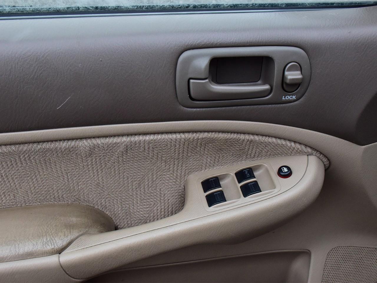 2002 Honda Civic LX-G (A4) 4dr Sedan Photo