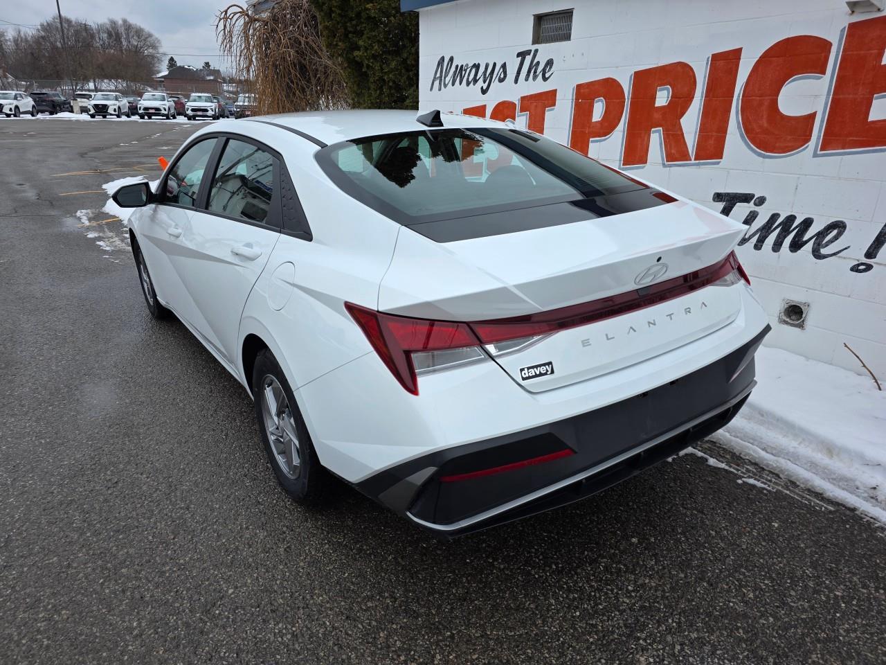 2025 Hyundai Elantra ESSENTIAL 4DR SEDAN Photo