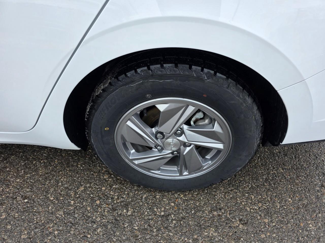 2025 Hyundai Elantra ESSENTIAL 4DR SEDAN Photo