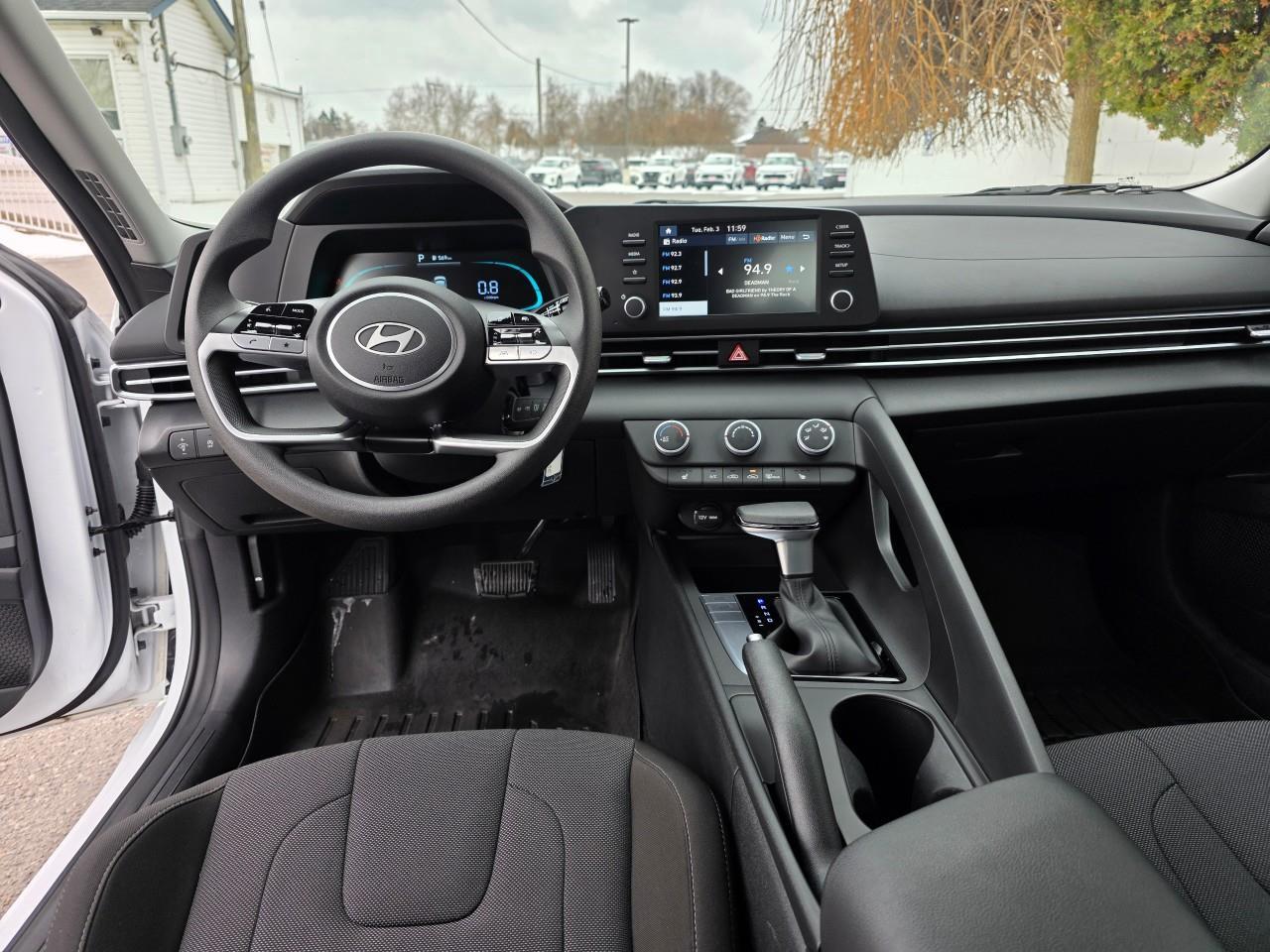 2025 Hyundai Elantra ESSENTIAL 4DR SEDAN Photo