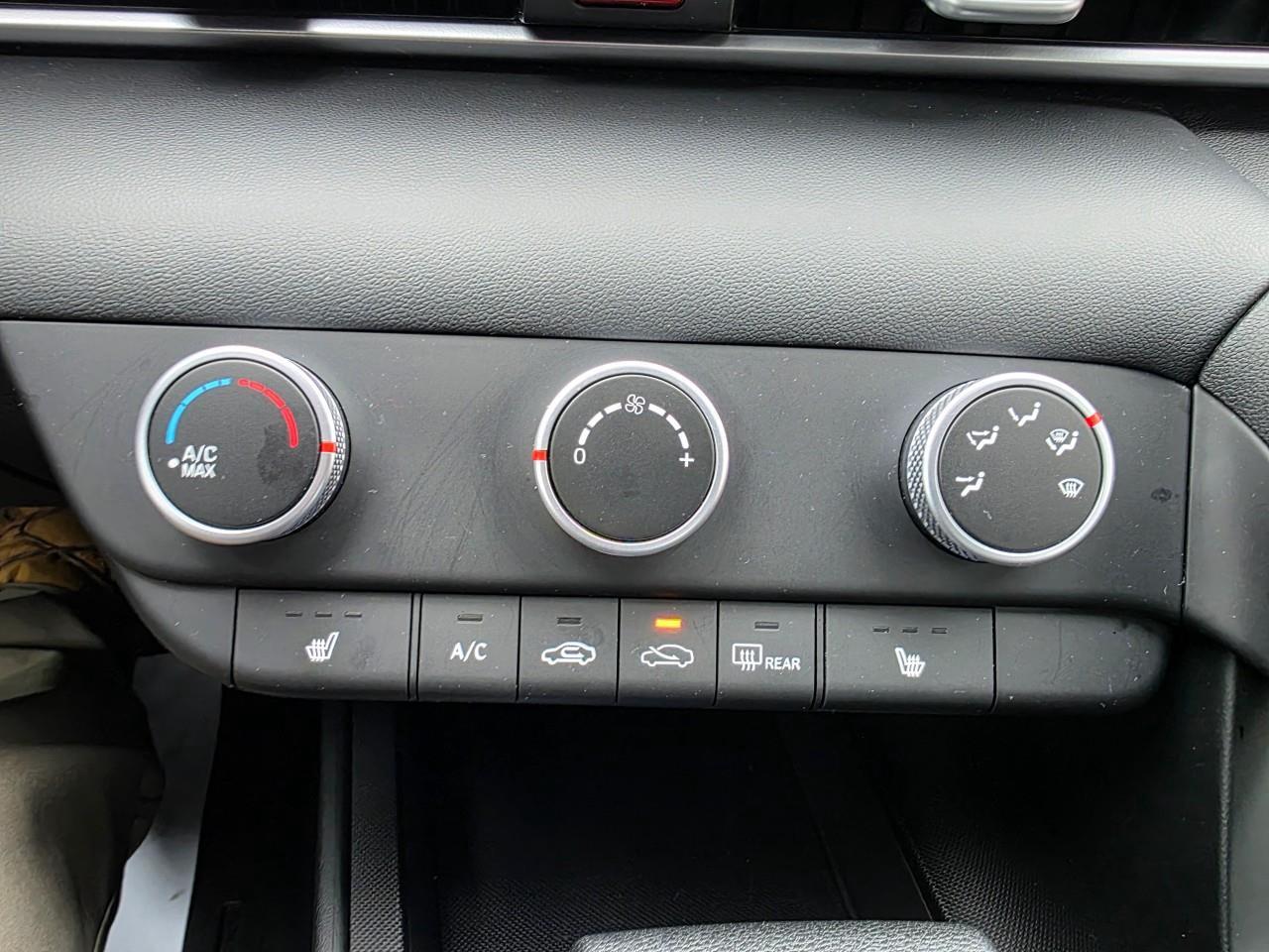 2025 Hyundai Elantra ESSENTIAL 4DR SEDAN Photo