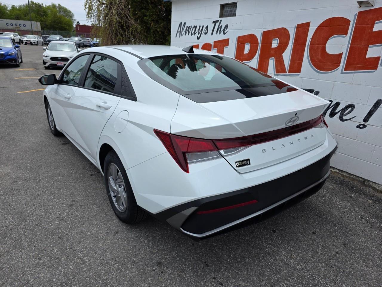 2025 Hyundai Elantra ESSENTIAL 4DR SEDAN Photo