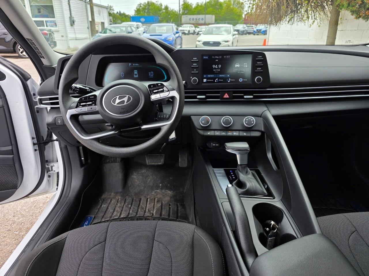 2025 Hyundai Elantra ESSENTIAL 4DR SEDAN Photo