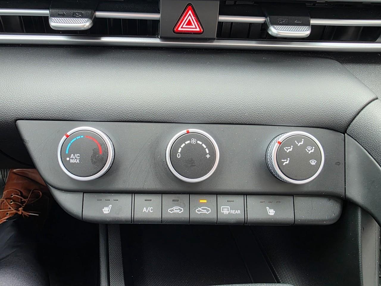 2025 Hyundai Elantra ESSENTIAL 4DR SEDAN Photo