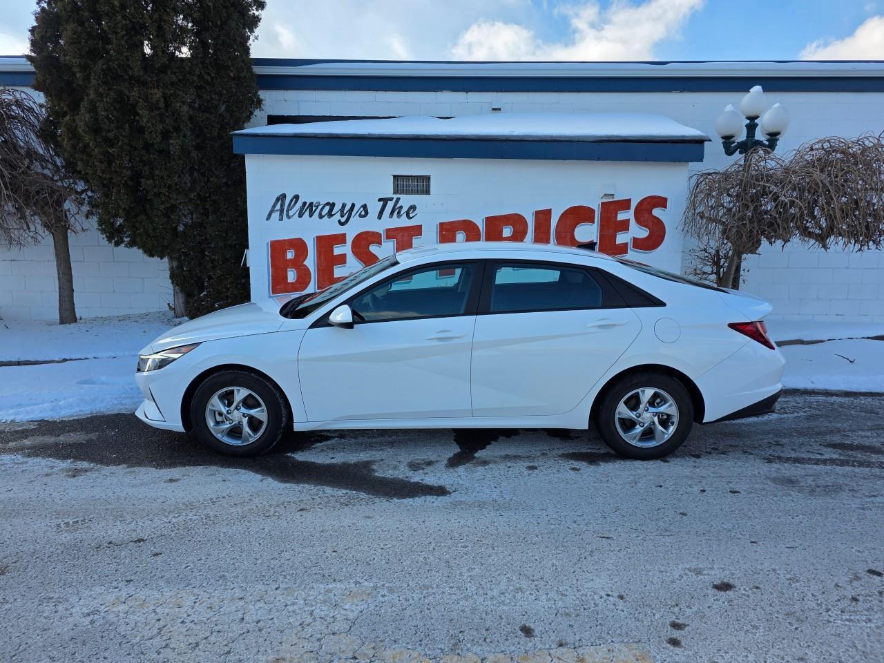 2023 Hyundai Elantra ESSENTIAL 4DR SEDAN Photo4