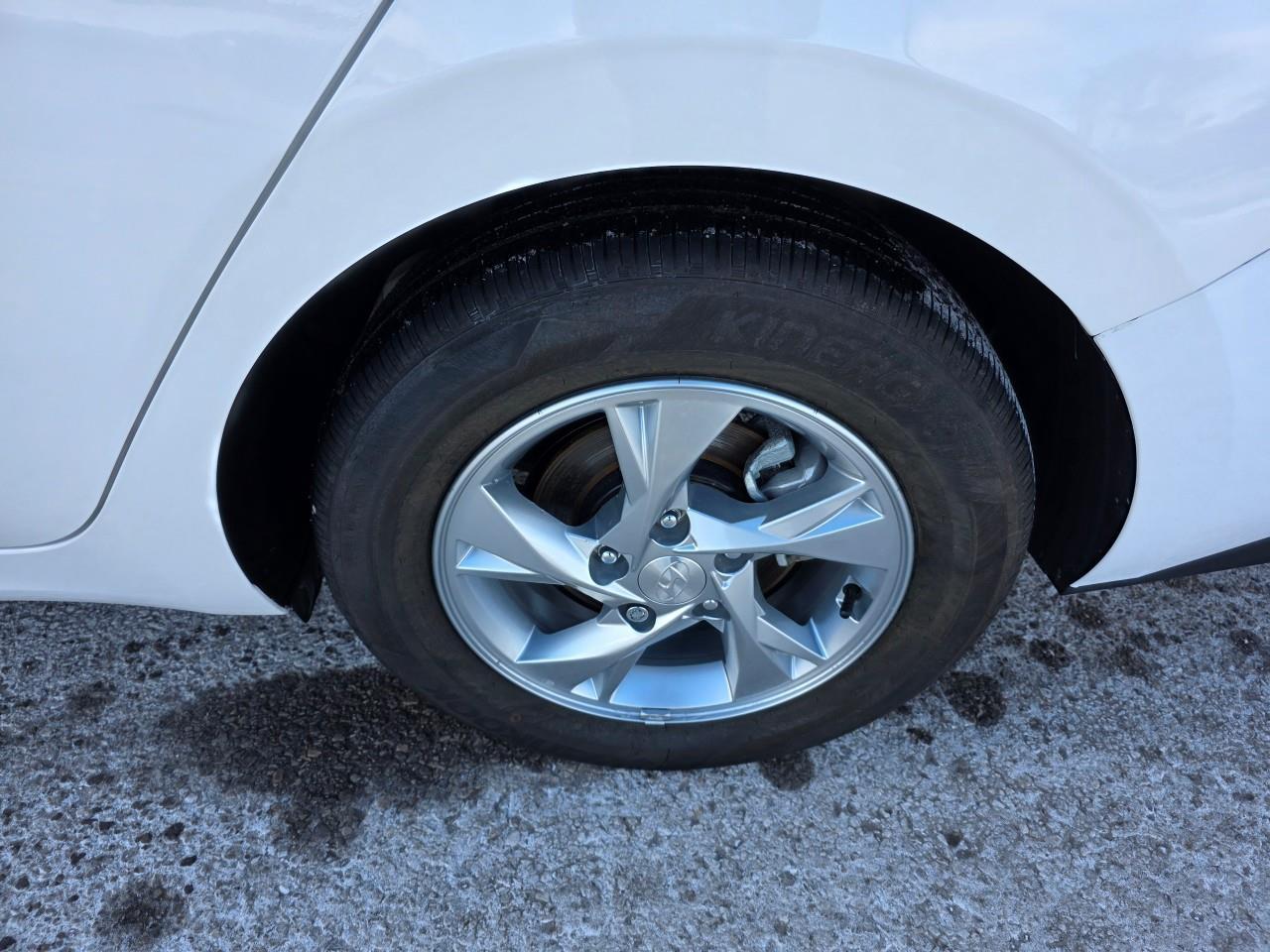 2023 Hyundai Elantra ESSENTIAL 4DR SEDAN Photo