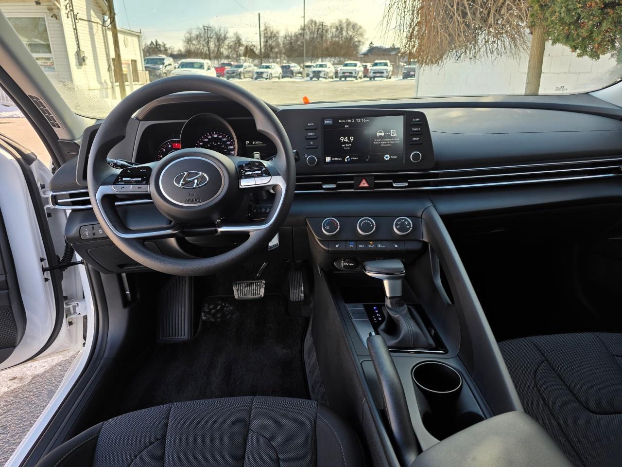 2023 Hyundai Elantra ESSENTIAL 4DR SEDAN Photo