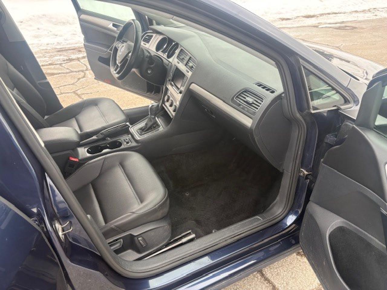 2015 Volkswagen Golf TSI HATCHBACK Photo