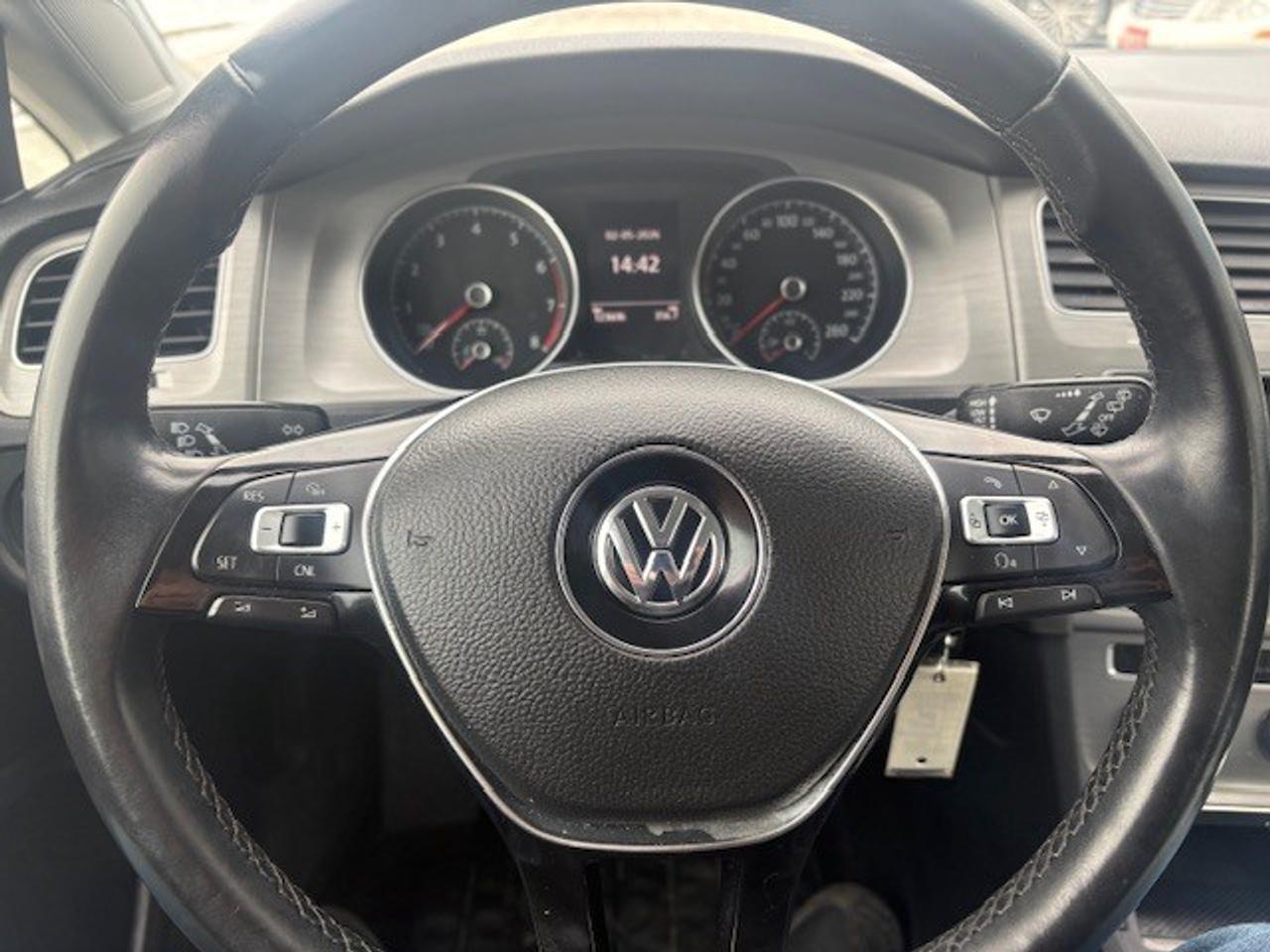 2015 Volkswagen Golf TSI HATCHBACK Photo