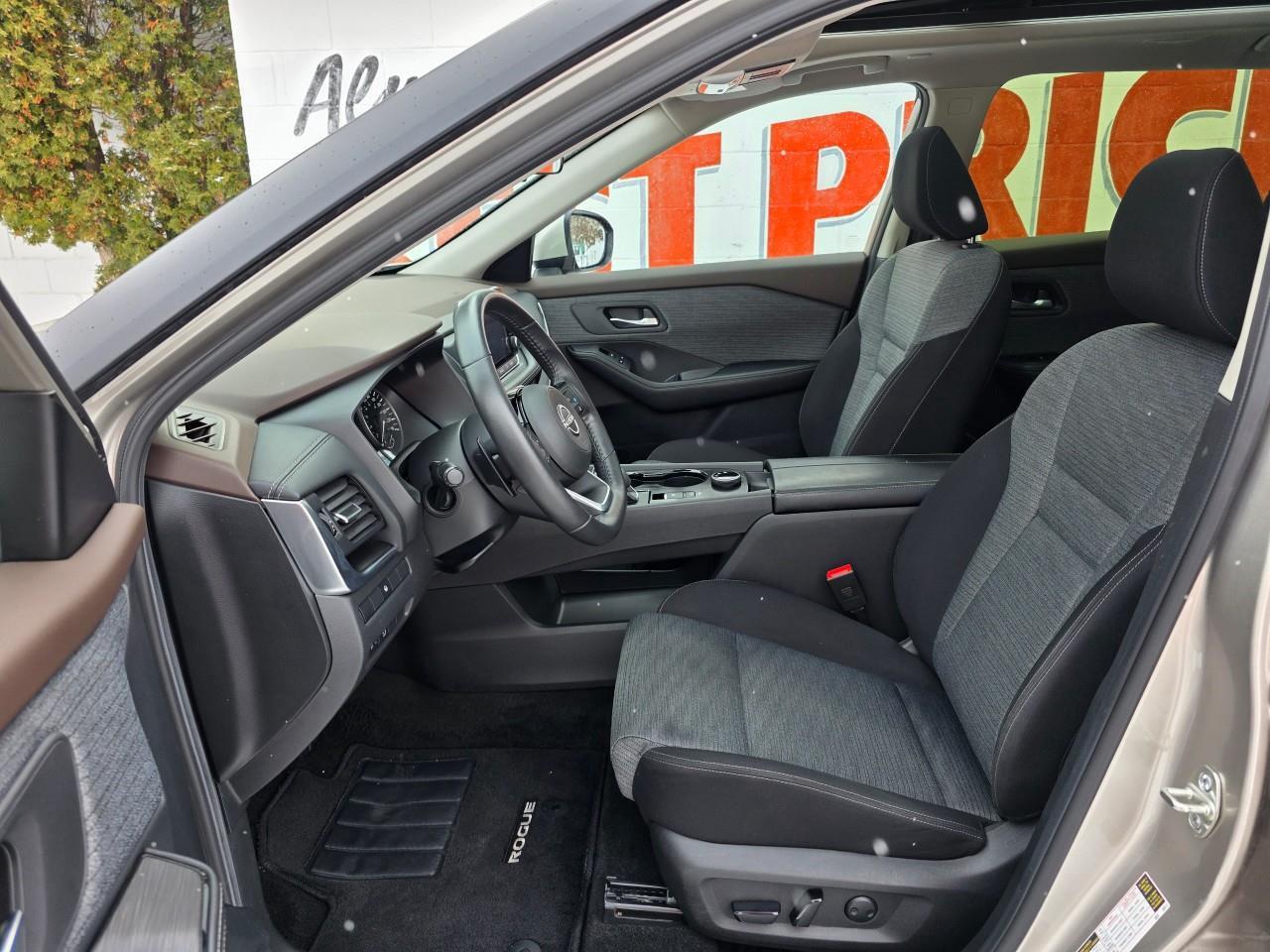 2023 Nissan Rogue SV Moonroof 4dr All-Wheel Drive Sport Utility Photo