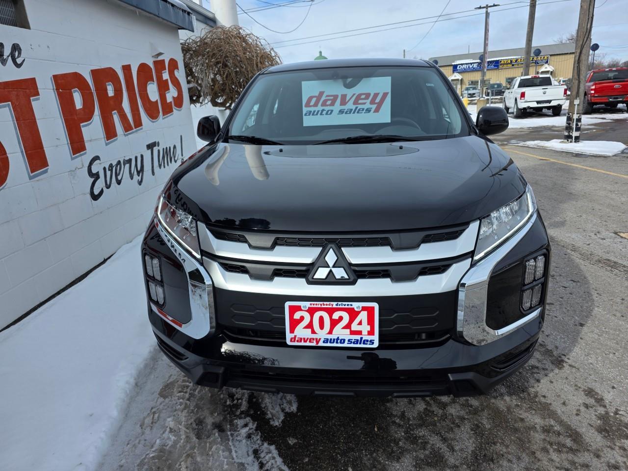 2024 Mitsubishi RVR ES 4dr Front-wheel Drive Photo
