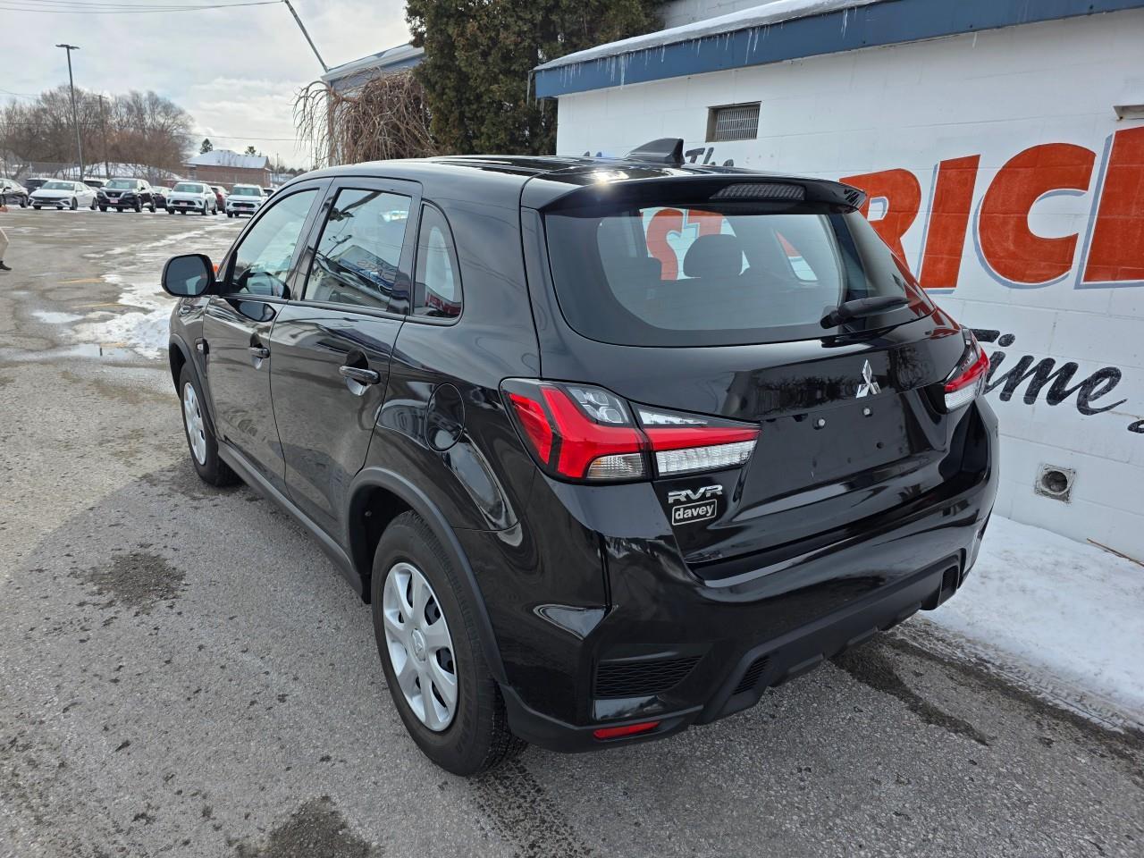 2024 Mitsubishi RVR ES 4dr Front-wheel Drive Photo
