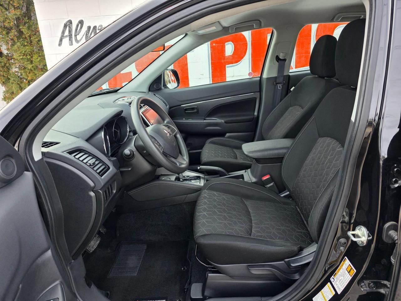 2024 Mitsubishi RVR ES 4dr Front-wheel Drive Photo