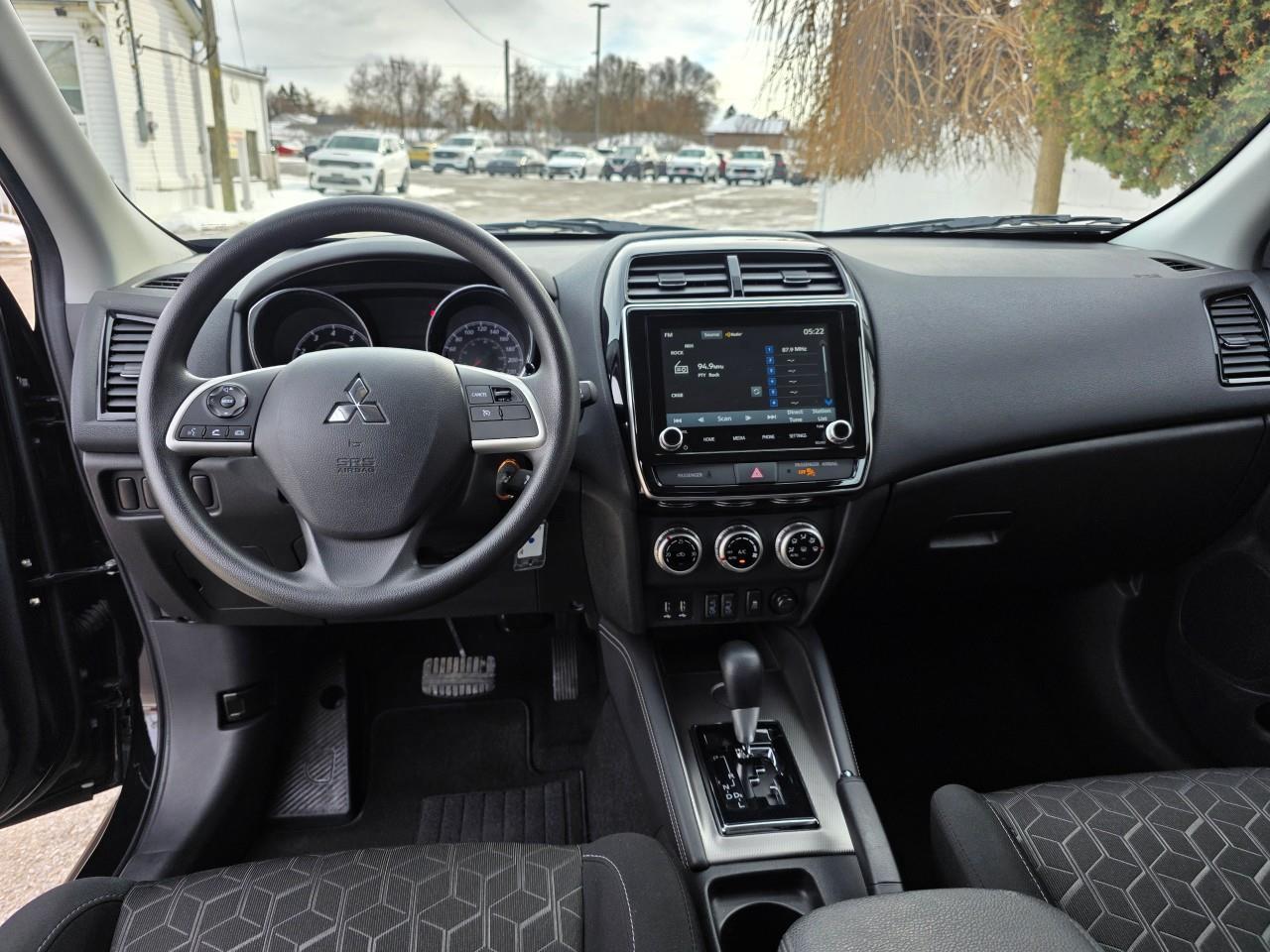 2024 Mitsubishi RVR ES 4dr Front-wheel Drive Photo
