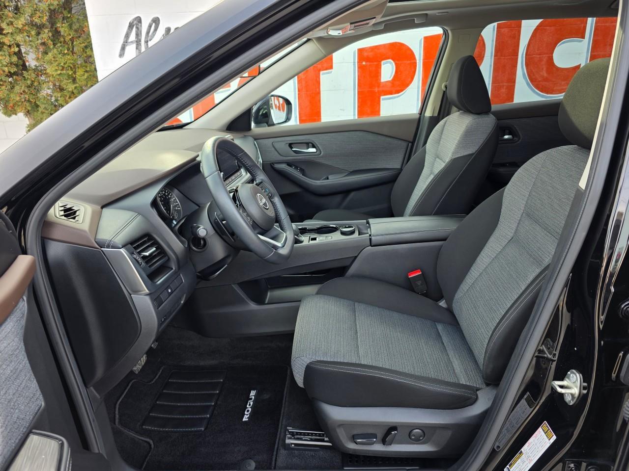 2023 Nissan Rogue SV Moonroof 4dr All-Wheel Drive Sport Utility Photo