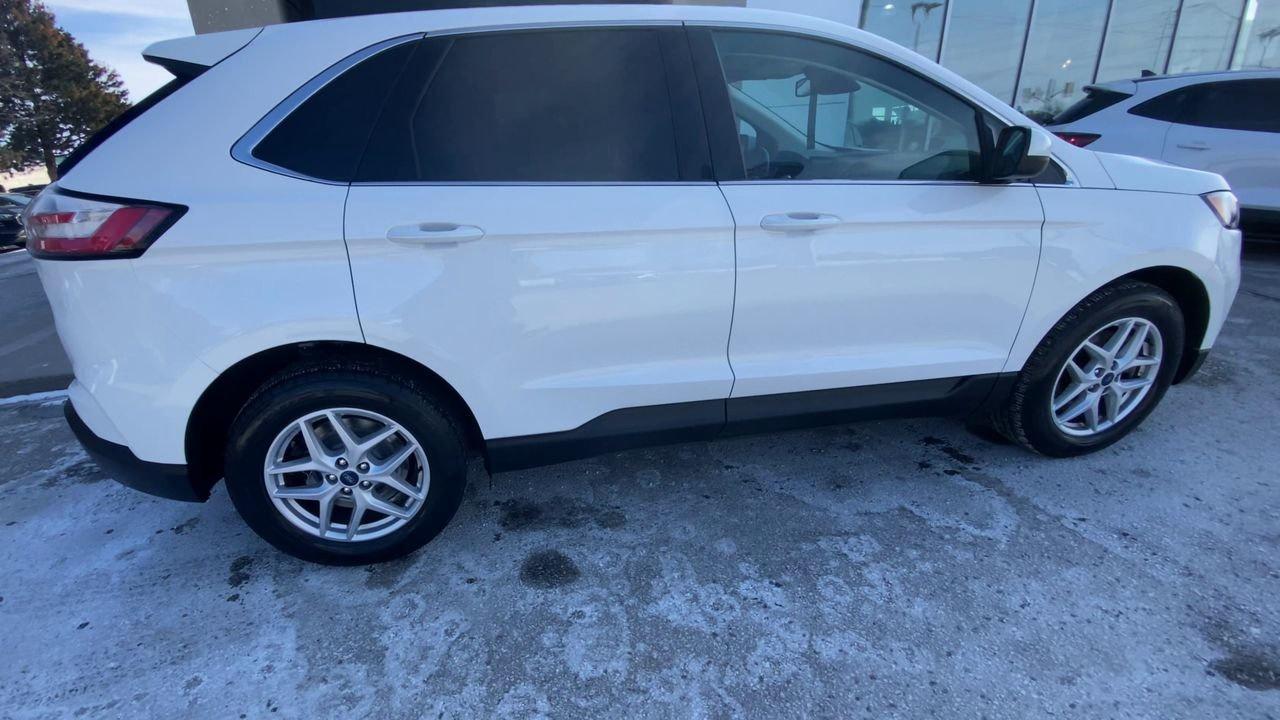 2022 Ford Edge SEL Photo
