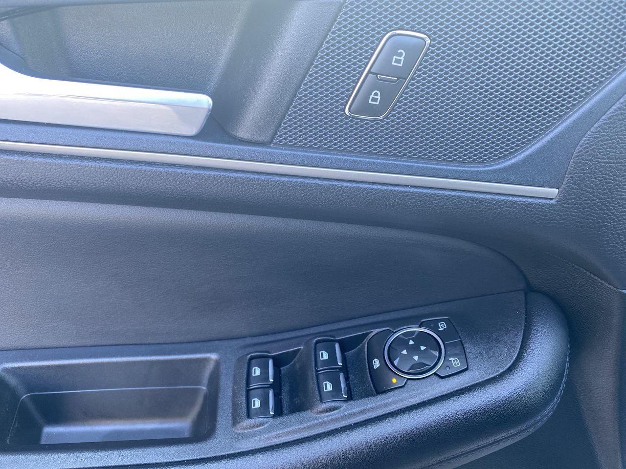 2022 Ford Edge SEL Photo