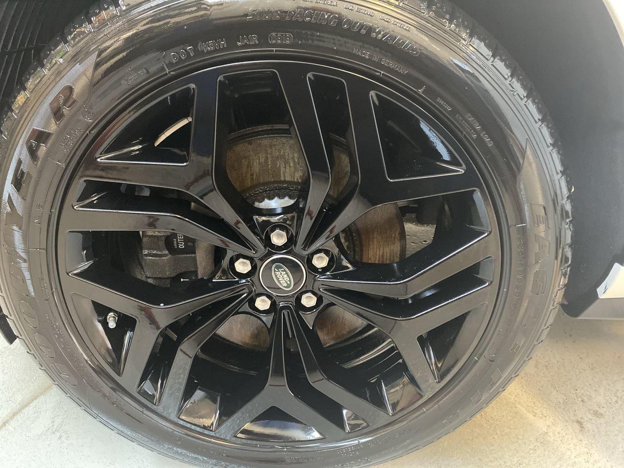 2020 Land Rover Range Rover Evoque R-DYNAMIC SE Photo