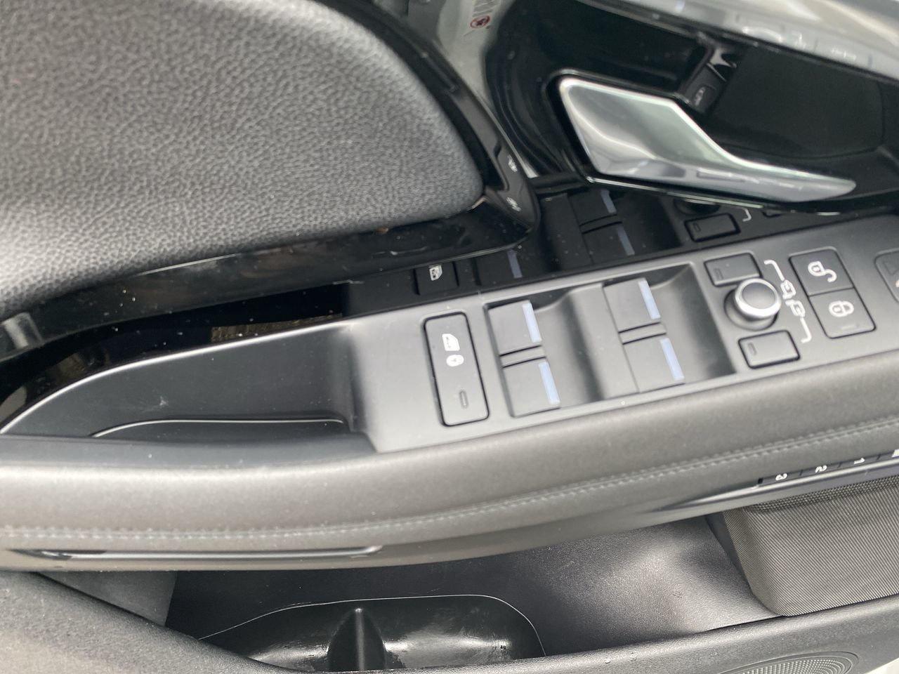 2020 Land Rover Range Rover Evoque R-DYNAMIC SE Photo