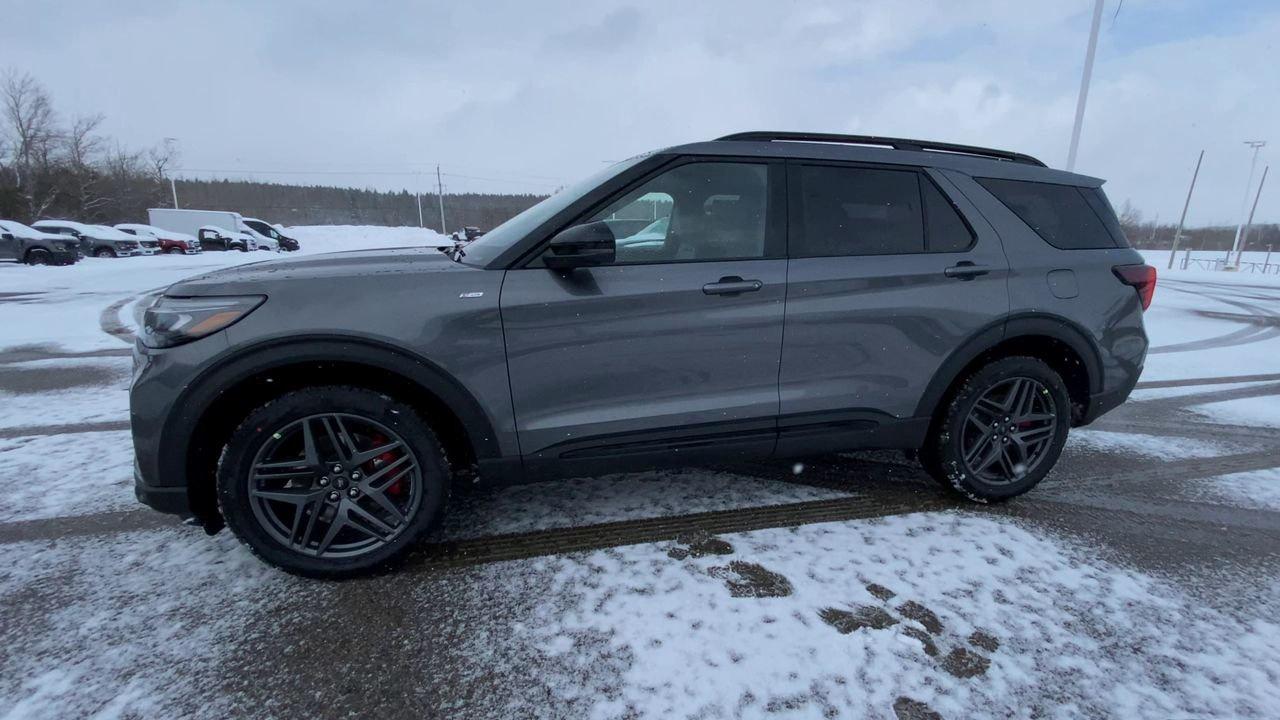 2026 Ford Explorer ST-Line Photo