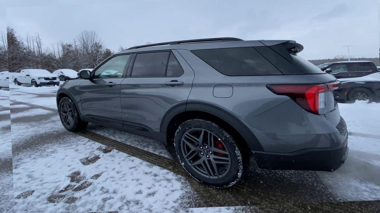2026 Ford Explorer ST-Line Photo