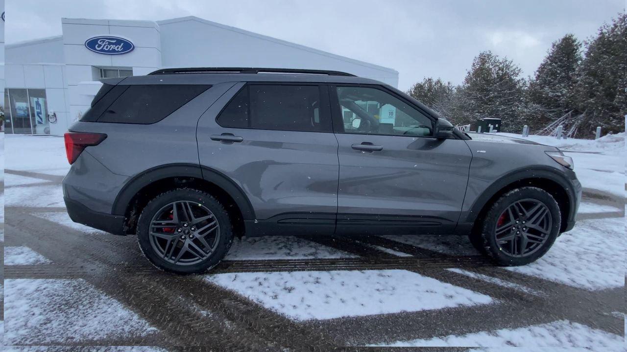 2026 Ford Explorer ST-Line Photo