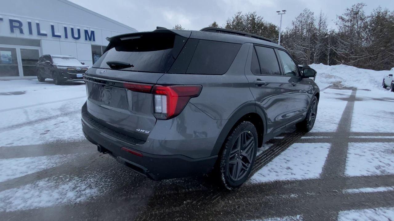 2026 Ford Explorer ST-Line Photo