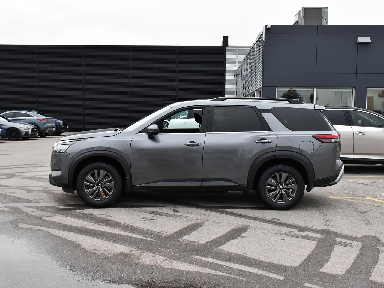 2022 Nissan Pathfinder SV  - Sunroof -  Navigation Photo