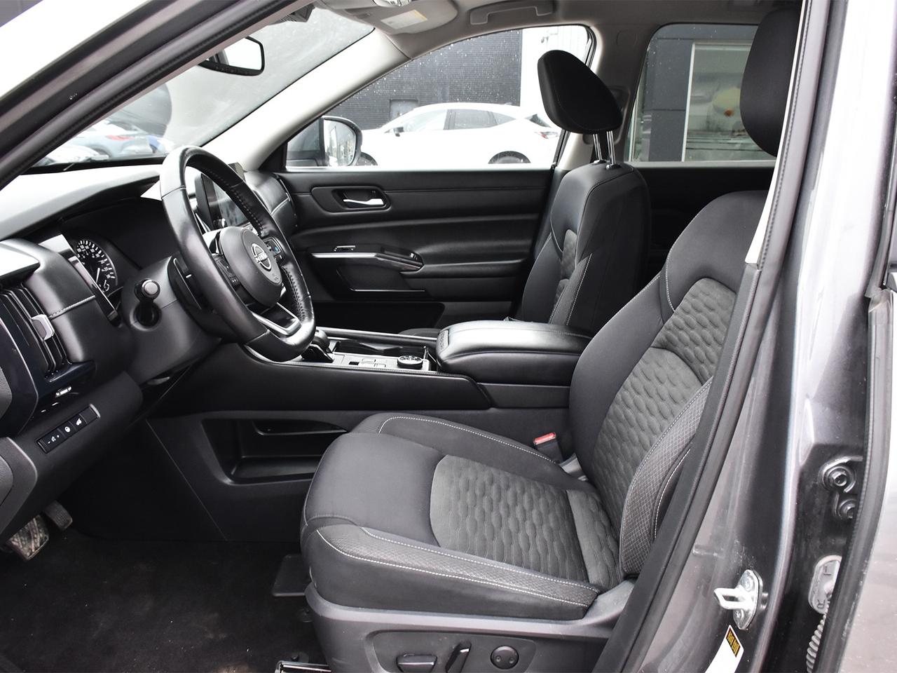 2022 Nissan Pathfinder SV  - Sunroof -  Navigation Photo