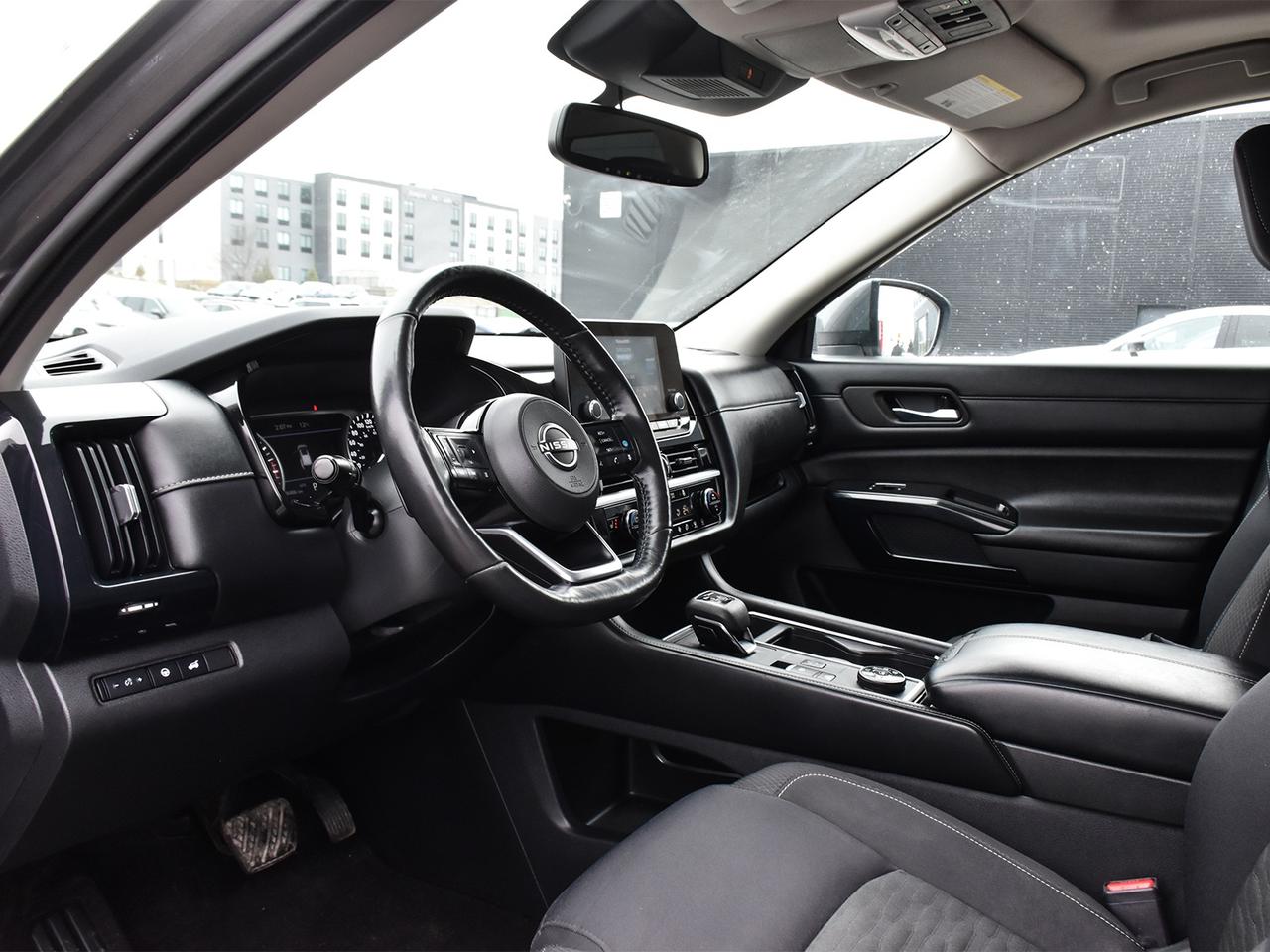 2022 Nissan Pathfinder SV  - Sunroof -  Navigation Photo