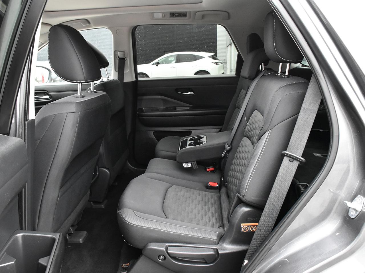 2022 Nissan Pathfinder SV  - Sunroof -  Navigation Photo