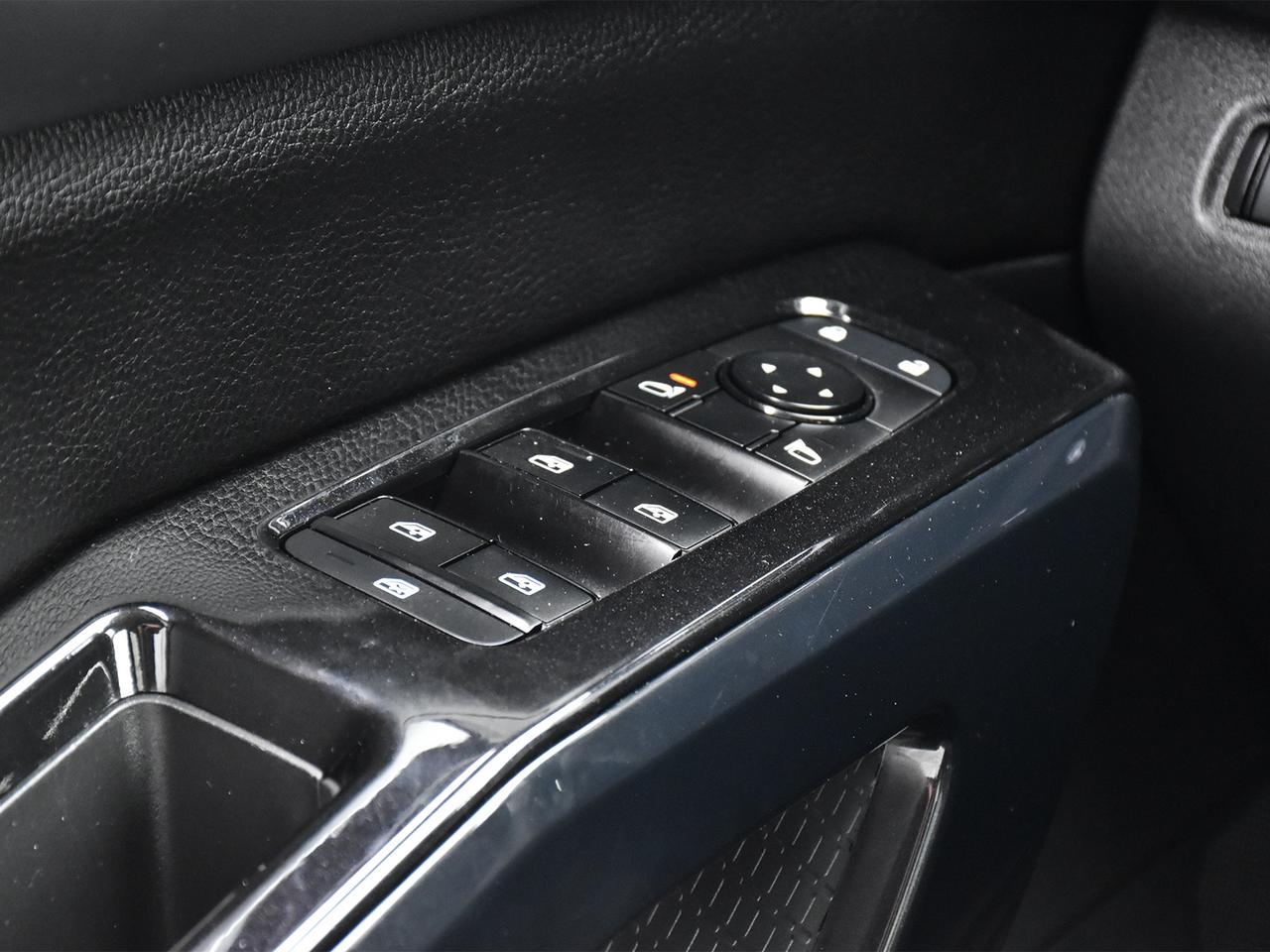 2022 Nissan Pathfinder SV  - Sunroof -  Navigation Photo