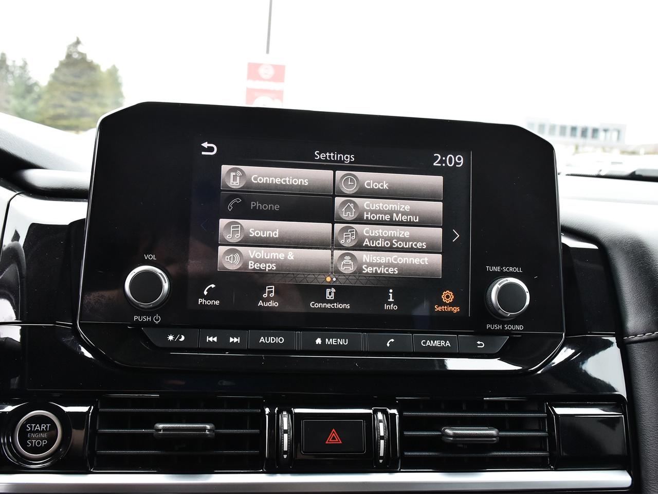 2022 Nissan Pathfinder SV  - Sunroof -  Navigation Photo