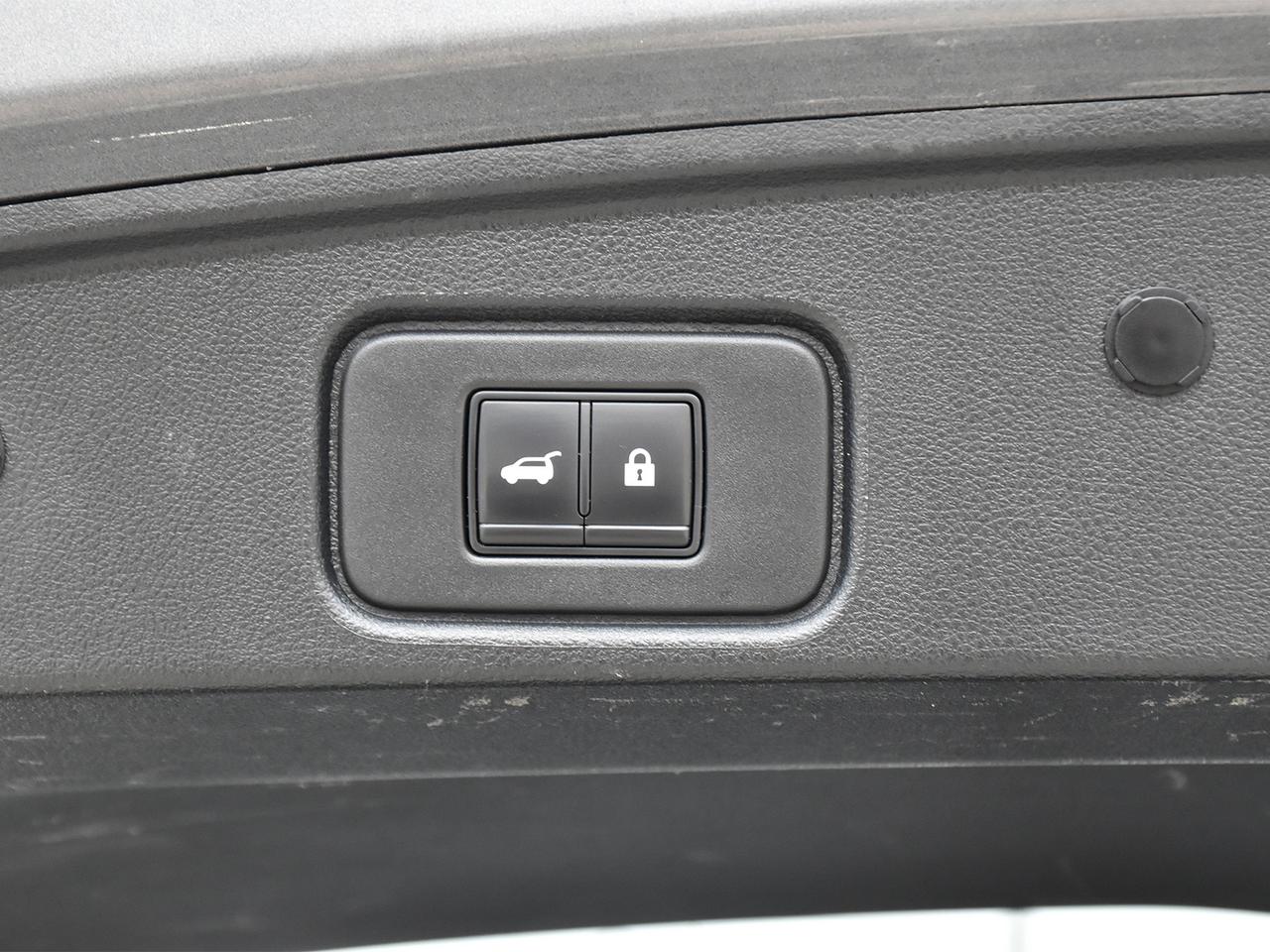 2022 Nissan Pathfinder SV  - Sunroof -  Navigation Photo