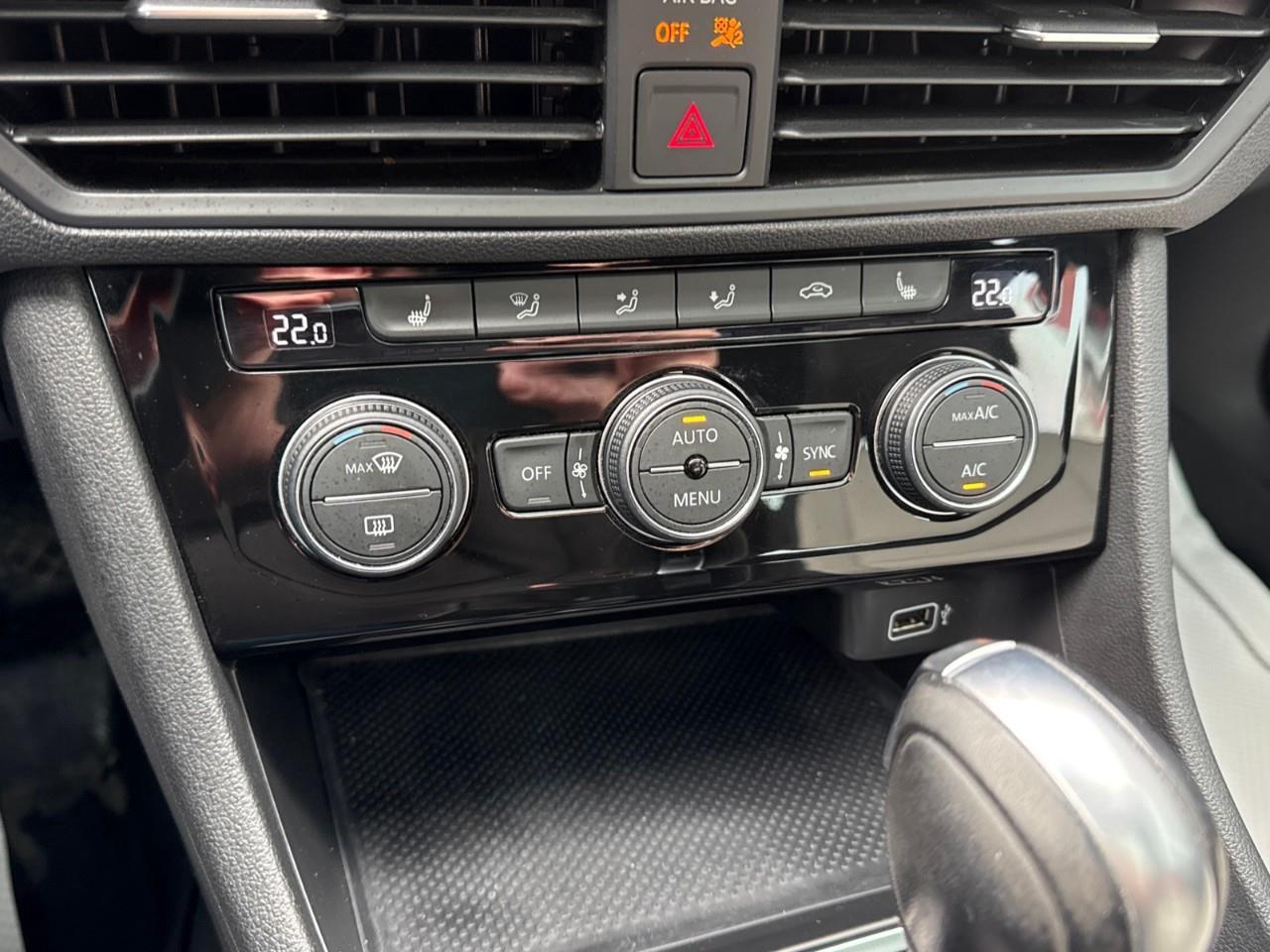 2019 Volkswagen Jetta 1.4 TSI Highline (A8) 4dr Sedan Photo