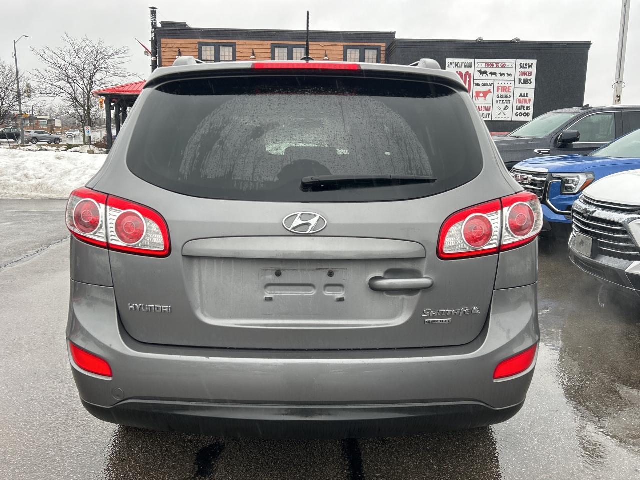 2010 Hyundai Santa Fe GL W/SPORT Photo4