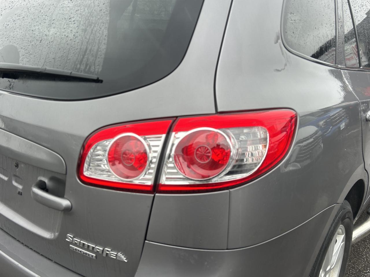 2010 Hyundai Santa Fe GL W/SPORT Photo