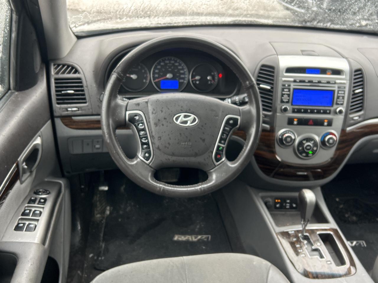 2010 Hyundai Santa Fe GL W/SPORT Photo